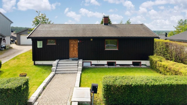 Enebolig fra 1975 med oppgraderingsbehov og stort potensiale.