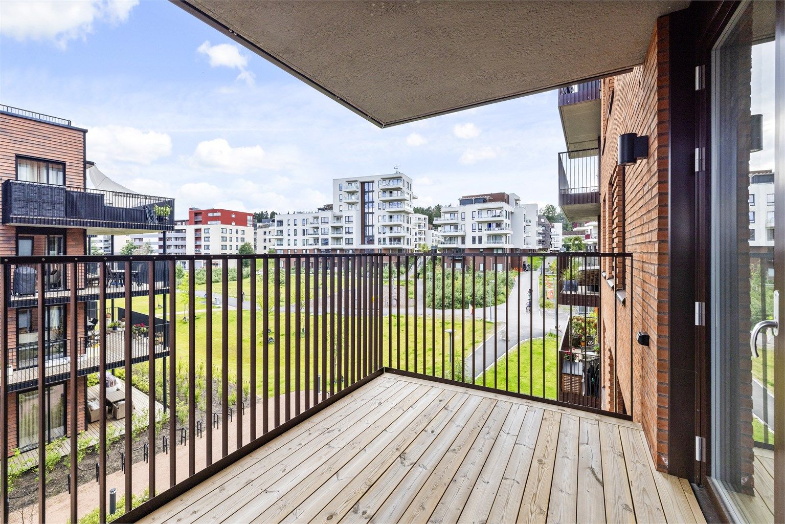 Sydvendt og overbygd balkong på ca. 8 kvm 