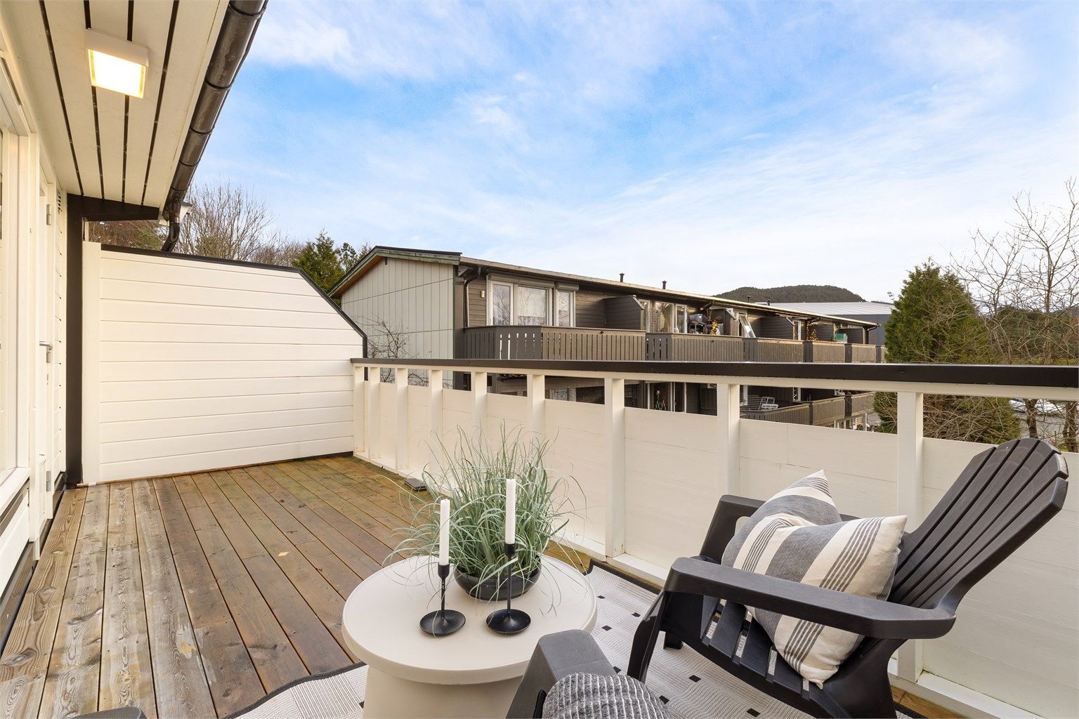  Herlig og ny balkong med sol fra morgen til kveld.  Foto: Stian Inderhaug.