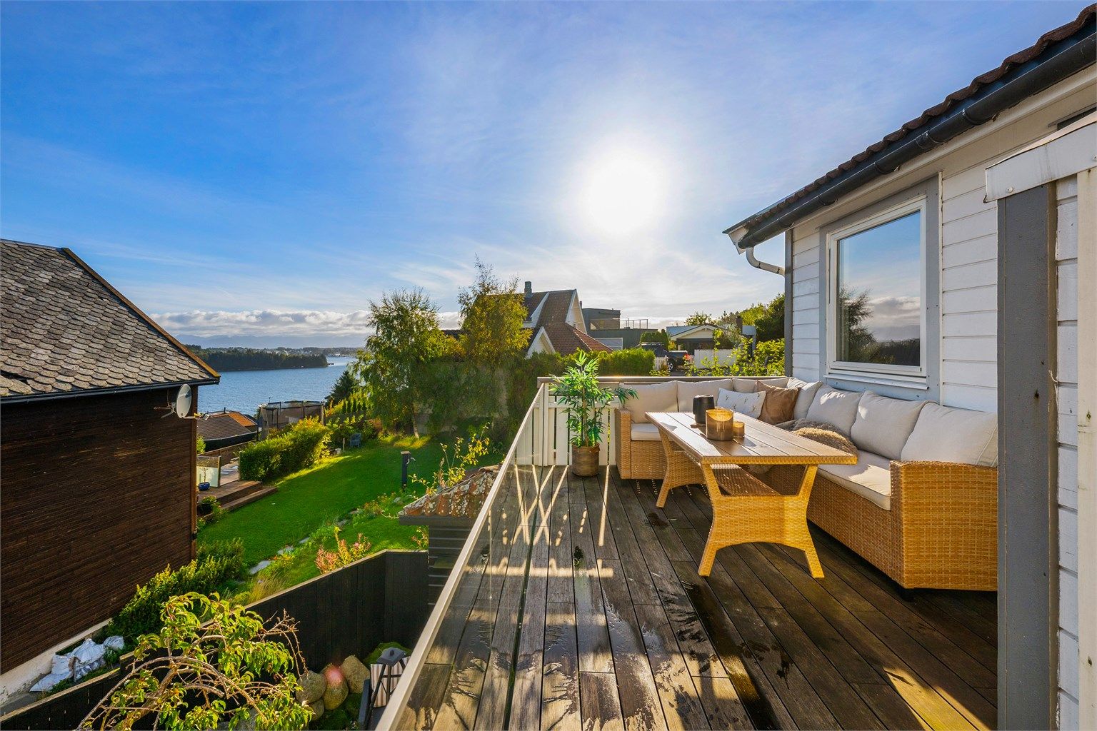 Plass til hagemøbler på terrassen. 