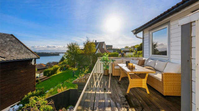 Plass til hagemøbler på terrassen.