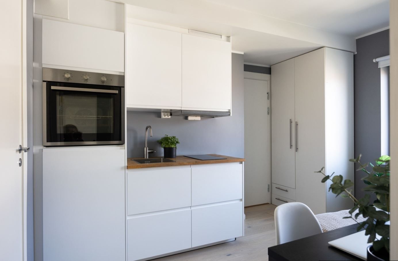 Medfølgende hvitevarer.