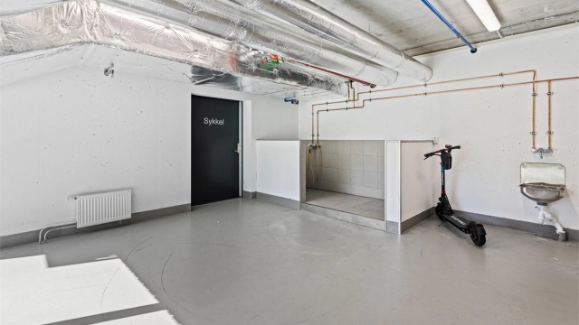 Vaskeplass i tilknytning til felles sykkelbod