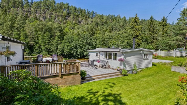 Velkommen til Åsebuktveien 7! - Presentert av Elisiff Wennersgaard v/Krogsveen Nesodden