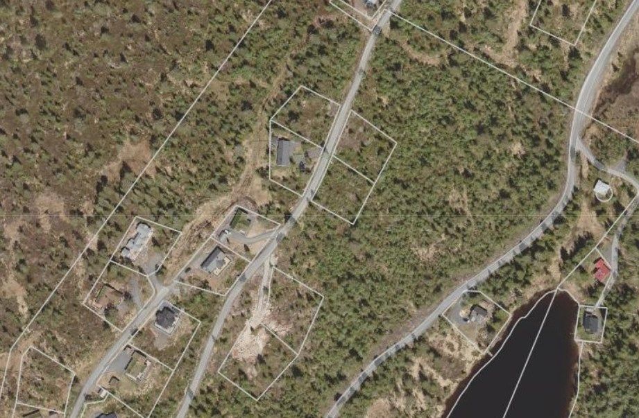 Fritidstomt beliggende i Rajekollen hyttegrenda på Skollenborg, i Kongsberg kommune. Utsnitt fra Google maps.