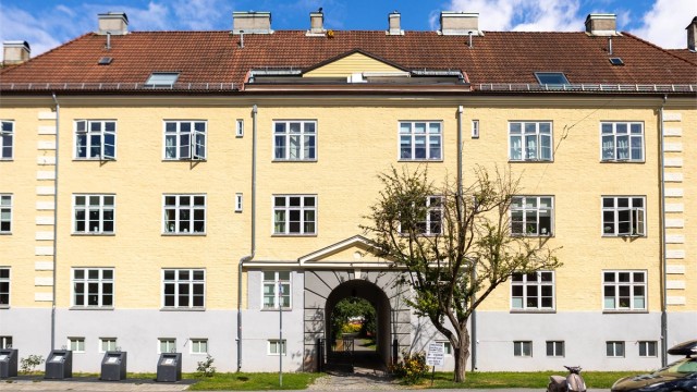 Klassisk mellomkrigsarkitektur med tidløse kvaliteter og en historie som fortsatt setter preg på nabolaget.