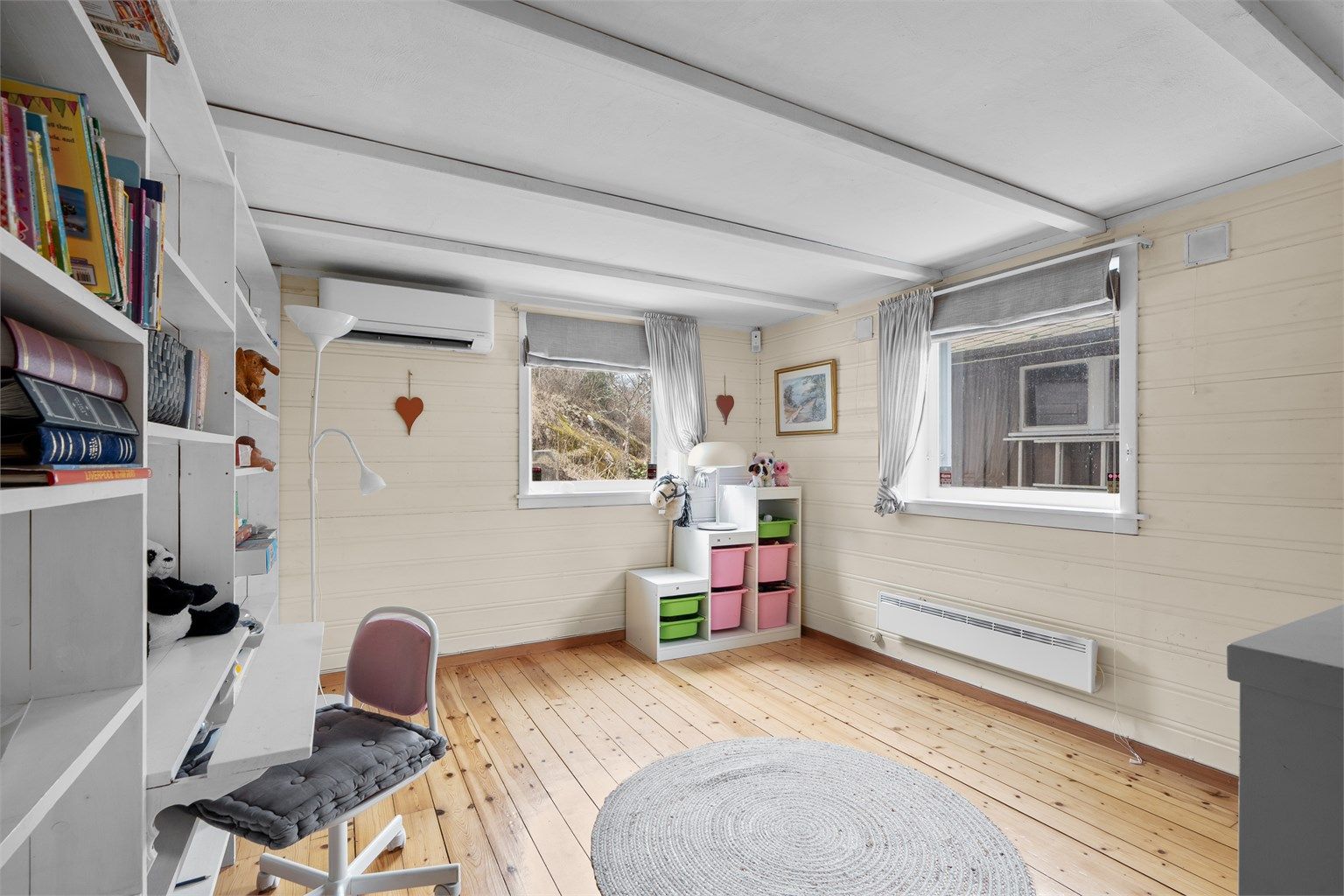 Kjellerstue - kjellerstue som egner seg perfekt til hjemmekino, lek, hobby eller avslapning med plass til både sitte- og oppbevaringsløsninger