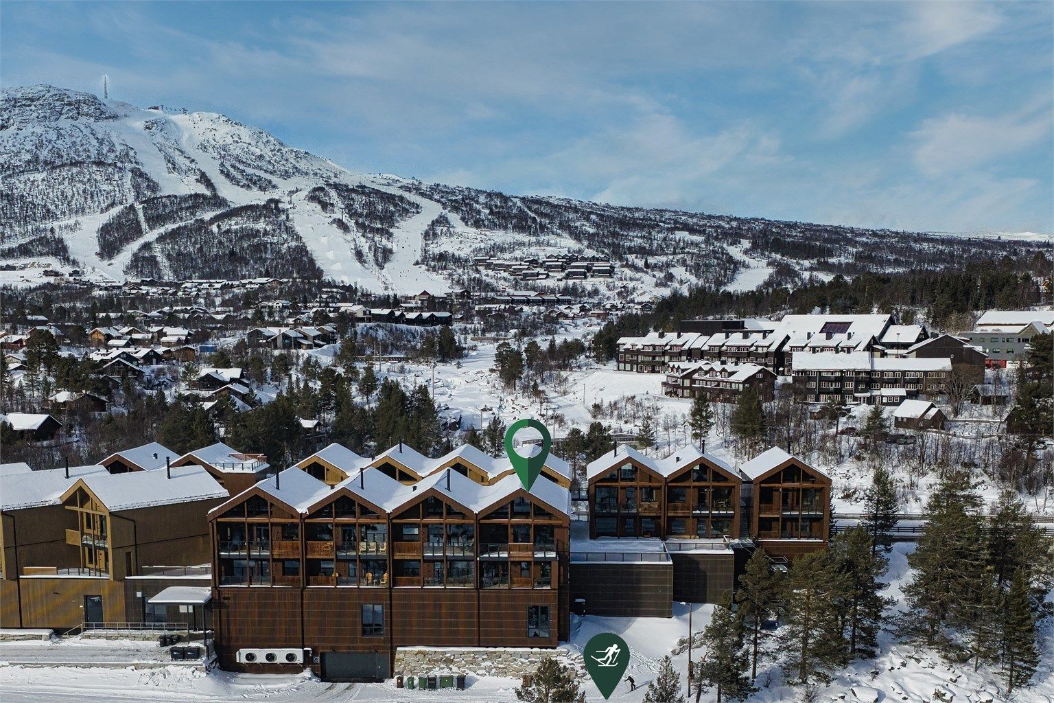  - Velkommen til Hovdegrend og den unike "leilighetshytta" E 24 - 