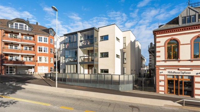 Østerveien 8 er kun en kort spasertur fra Kvadraturen, og har "alt" du behøver i hverdagen i umiddelbar nærhet.