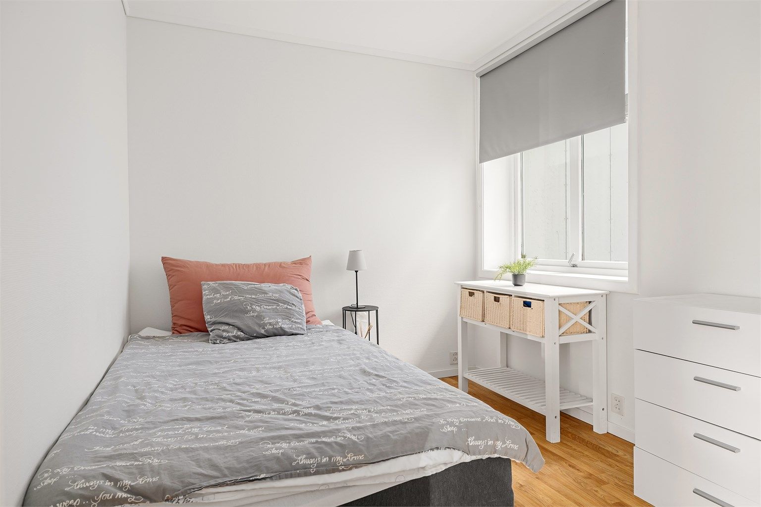 Soverom 2 er på ca 8m²
