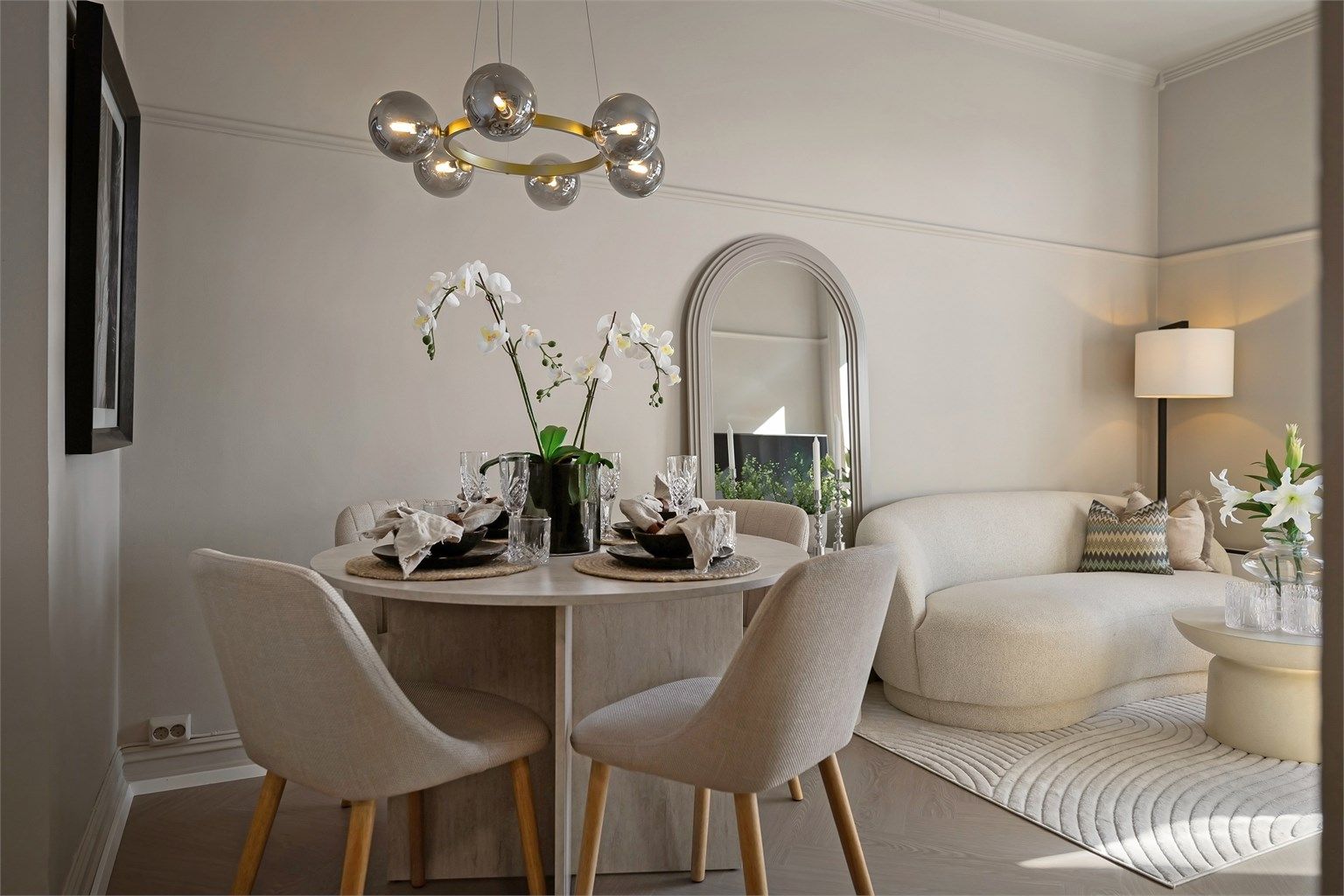 En innbydende 3-roms med balkong og sjønær beliggenhet!