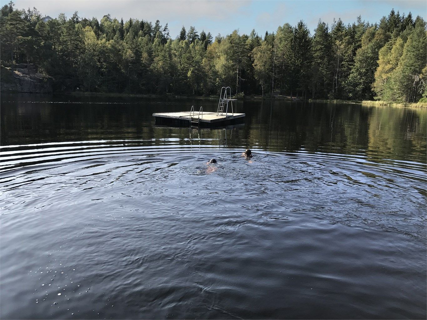 Selgers bilde av badeplass i nærområdet.