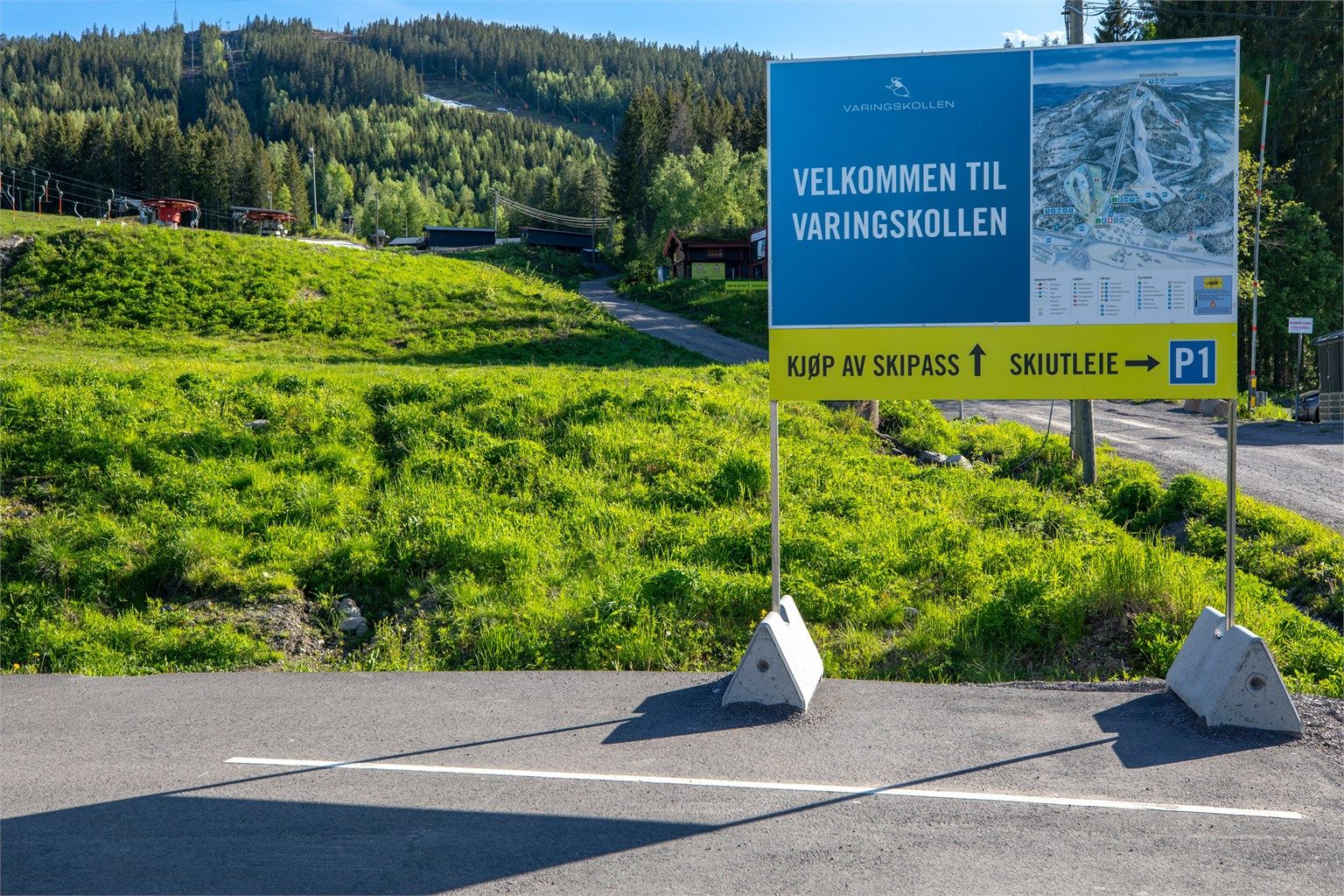 Nærområdet byr på flotte skimuligheter, blant annet i skianleggene i Bjønndalen og Varingskollen.