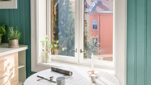 Svært sjarmerende kjøkken med herlige lys- og solforhold!