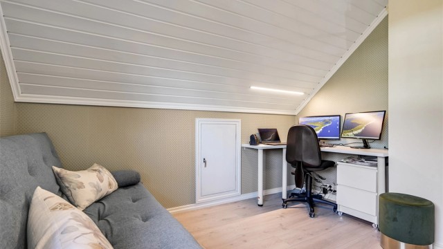 Det tredje soverommet, en tidligere loftsstue, er et fleksibelt rom som også egner seg godt som kontor eller TV-stue.