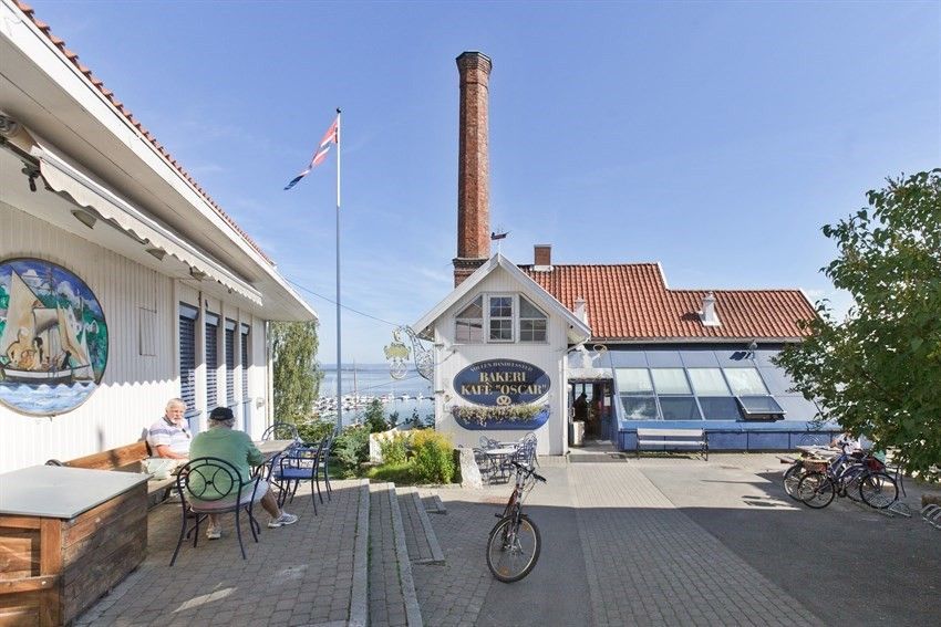 Cafe Oscar ved Vollen Marina