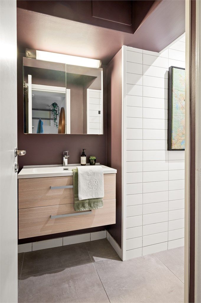 Her er det flislagt gulv med elektrisk gulvvarme for økt komfort.