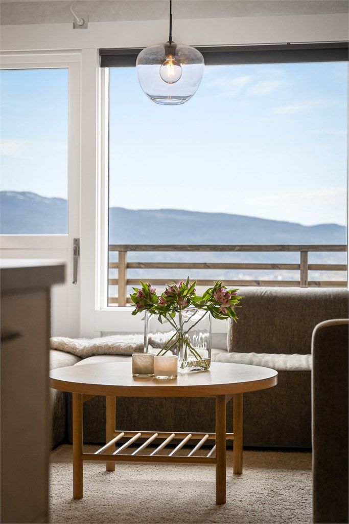 Utgang fra stuen til uteplass på veranda