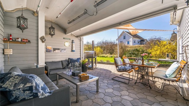 Uteplassen er et flott samlingspunkt for familie og venner.