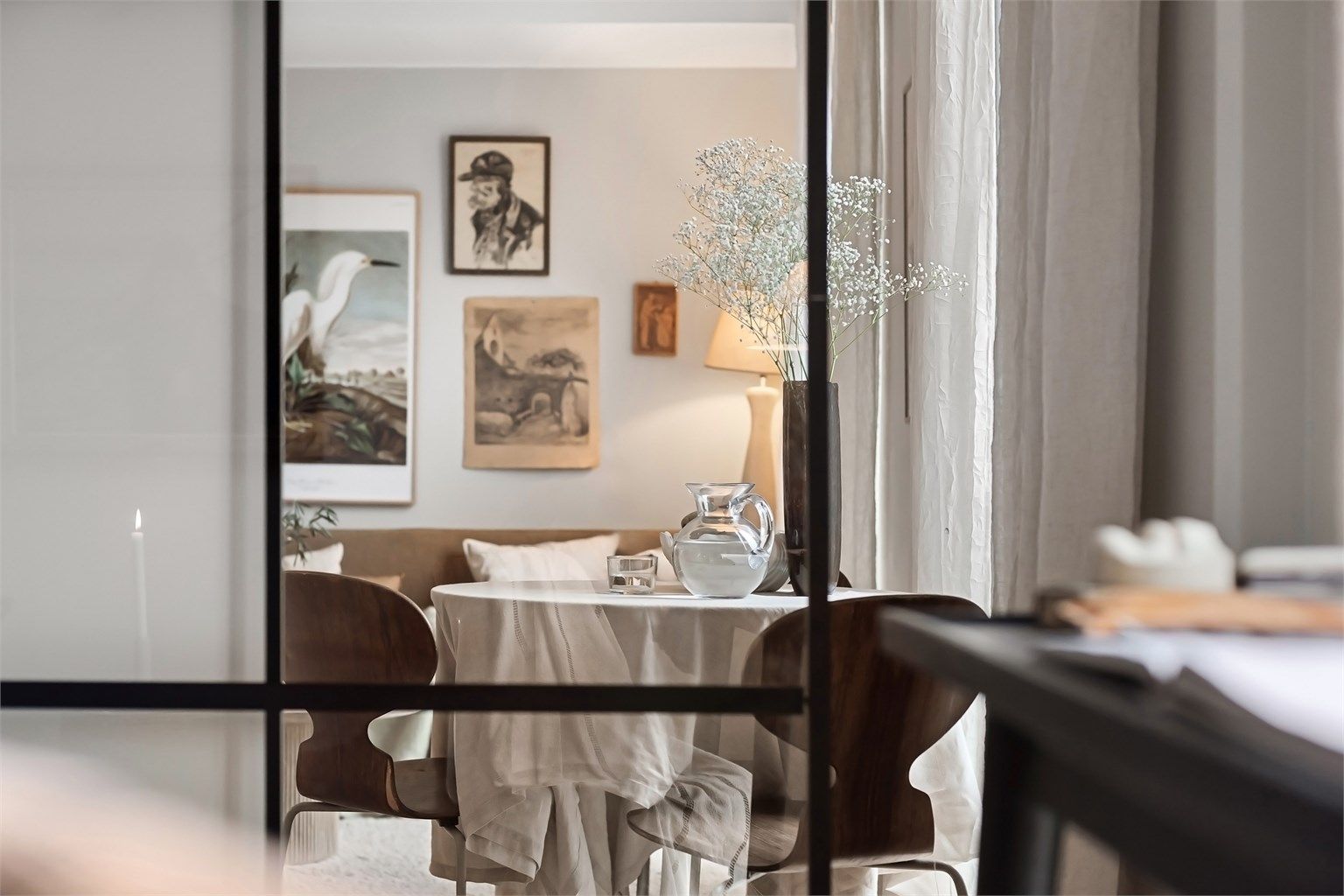 Dette er en moderne og velholdt bolig med en smart planløsning som utnytter hver kvadratmeter. 