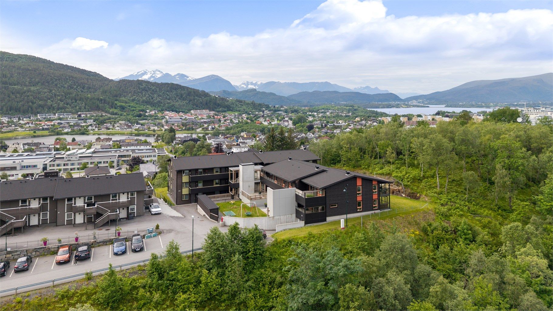 Dronebilde over boligområdet på Fremmerholåsen sett fra nord mot syd