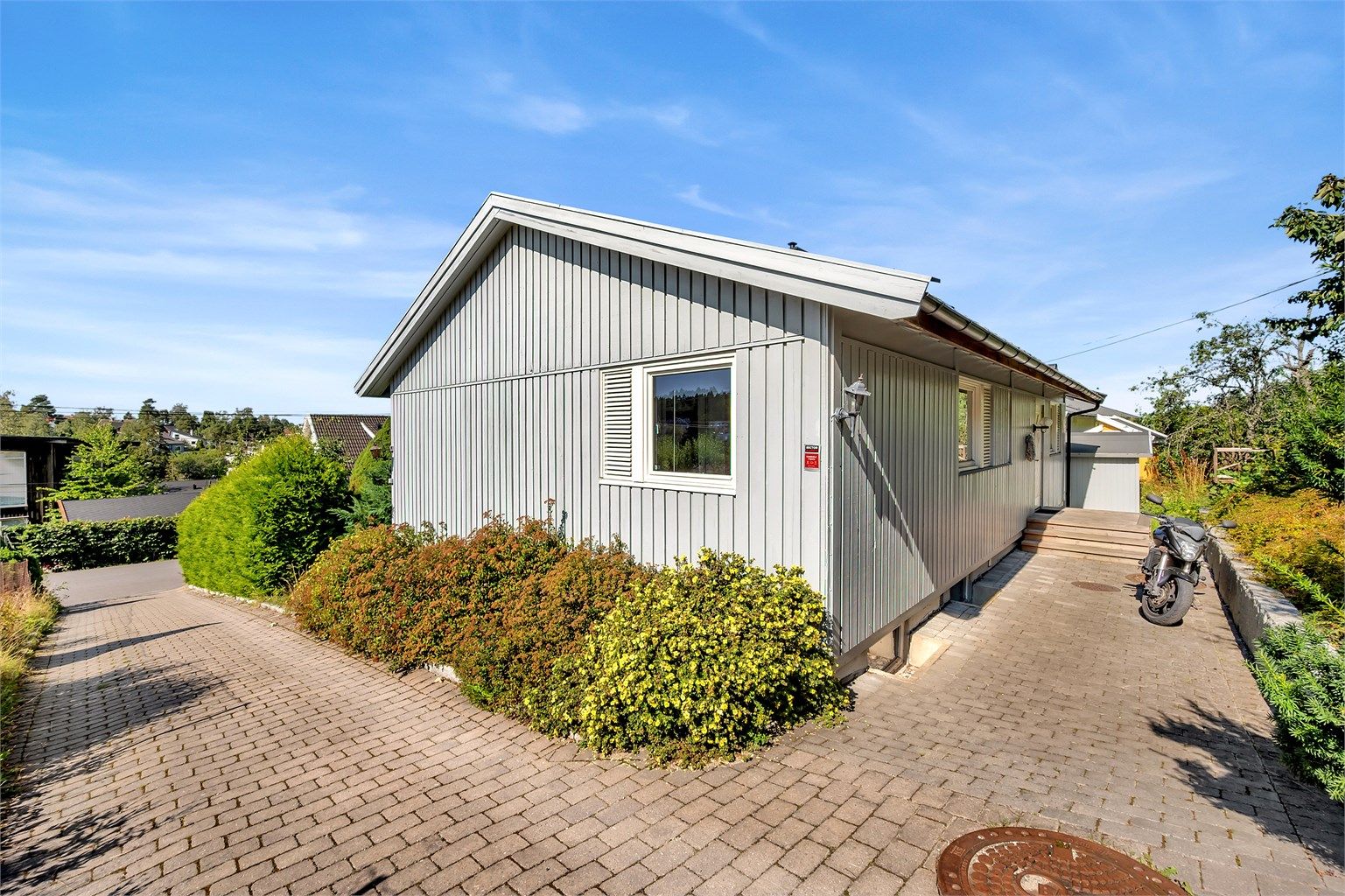 Det er rettskraftige bruksordningsregler for Fugleliveien 20A og C (boligen bak 20C) vedrørende plikter og rettigheter til felles vei.