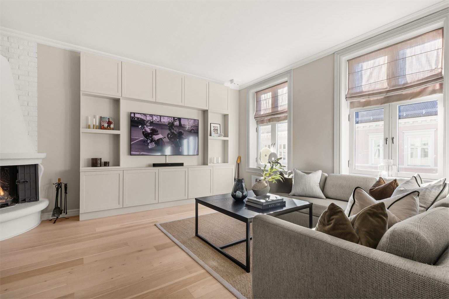 En romslig og lekker 2-roms i klassisk bygård med attraktiv beliggenhet på beste Frogner.