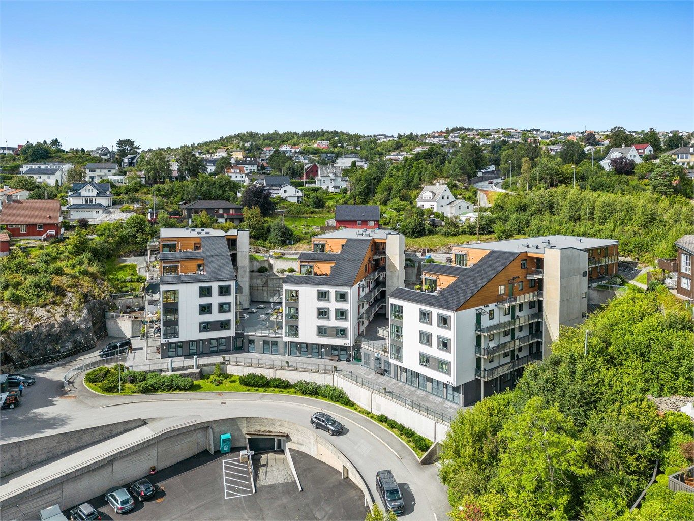 Velkommen til gamle Kleppestøvegen 19B. En flott leilighet i et moderne kompleks like inntil Kleppestø Senter.