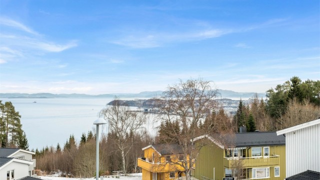 For den tur- og friluftsinteresserte byr området på rike muligheter. Det er kort vei til marka, med flotte turstier, skiløyper vinterstid og populære turområder som Bymarka og Ladehammeren innen rekkevidde.