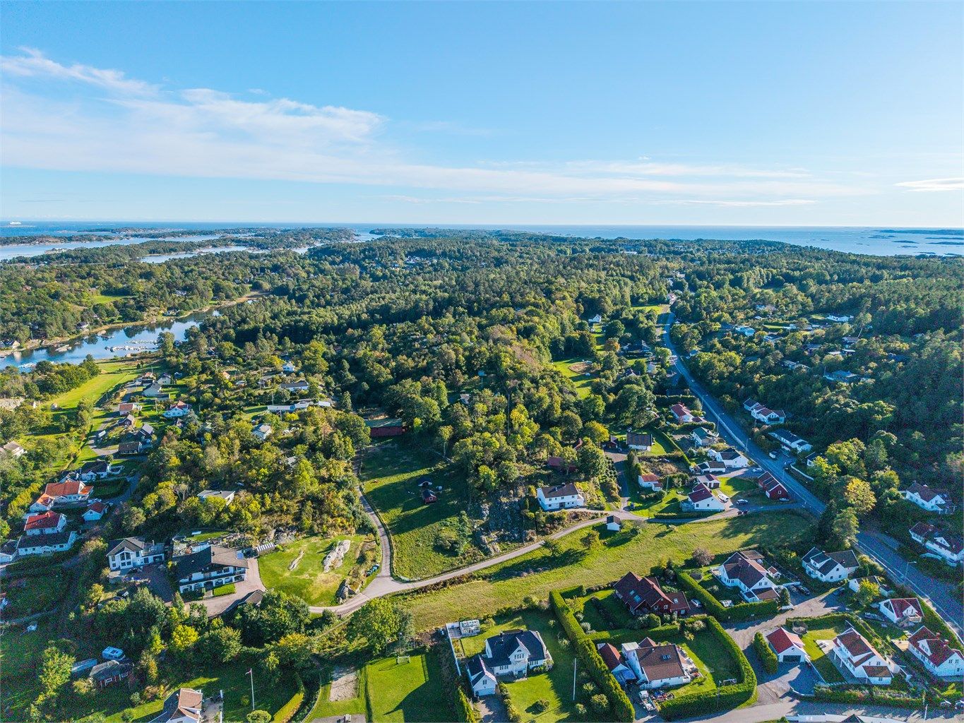 Kort avstand til både bussforbindelse på Grimestad og forretninger i Tjøme sentrum.