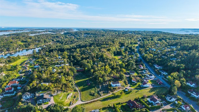 Kort avstand til både bussforbindelse på Grimestad og forretninger i Tjøme sentrum.