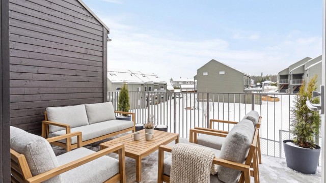 Eiendomsmegler Krogsveen v. Marcus Grundy har gleden av å ønske velkommen til Steinbukken 10! Møbler i bilde er redigert inn. Foto. Anders Botnmark.