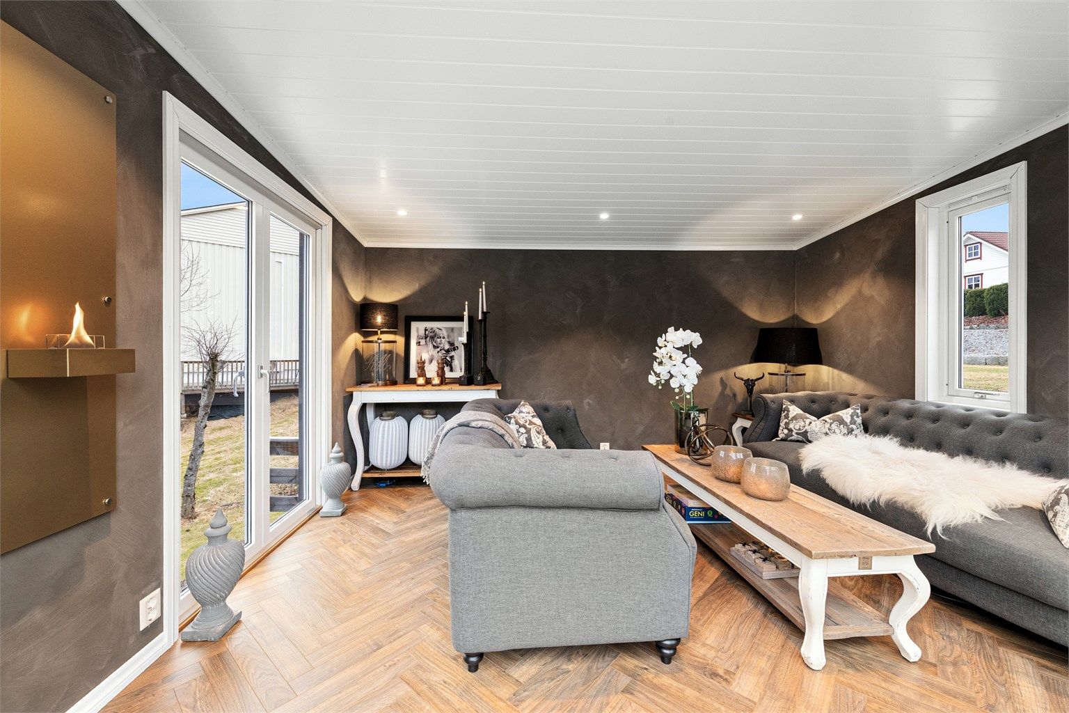 Med varmekabler i gulvet er hagestuen et ekstra oppholdsrom som kan brukes hele året