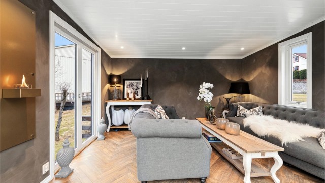 Med varmekabler i gulvet er hagestuen et ekstra oppholdsrom som kan brukes hele året