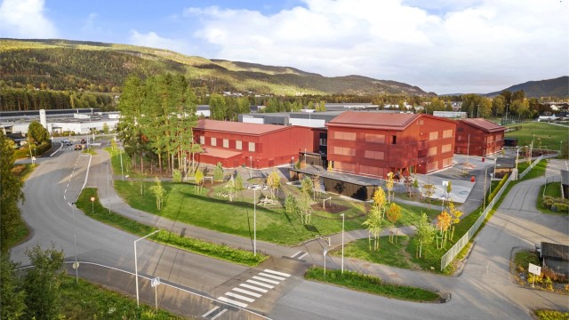 Gangavstand til flott ny barneskole med svømmehall