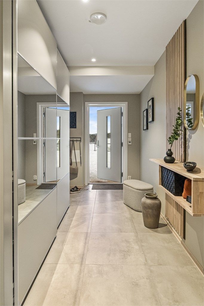 Her starter fantastiske turmuligheter rett utenfor døren, samtidig som det er kun 5 minutters spasertur til Meny Åsane. 