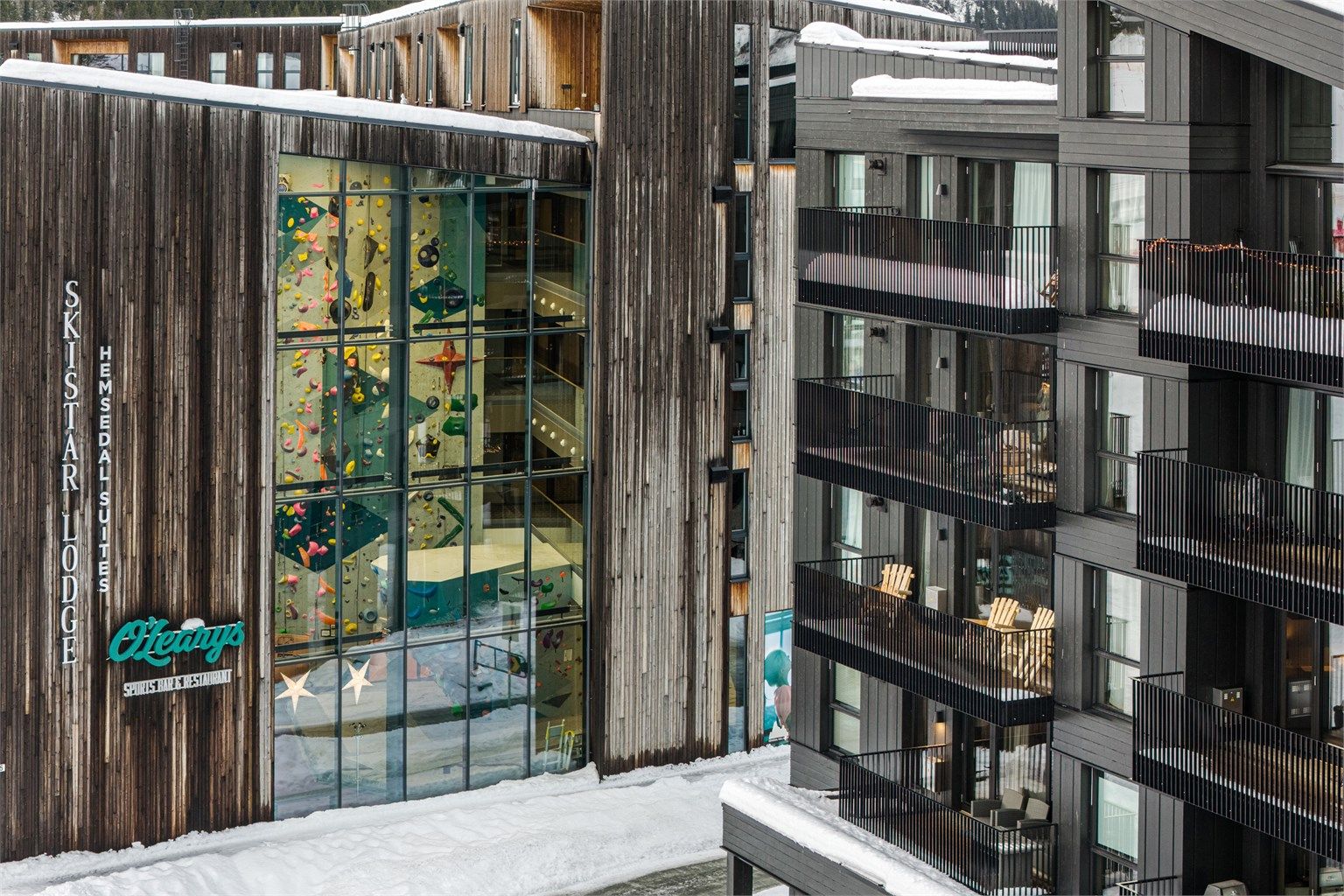 Beliggenheten er ideell, med umiddelbar nærhet til fasiliteter som Fyri Resort og Skistar Lodge.