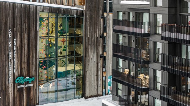 Beliggenheten er ideell, med umiddelbar nærhet til fasiliteter som Fyri Resort og Skistar Lodge.
