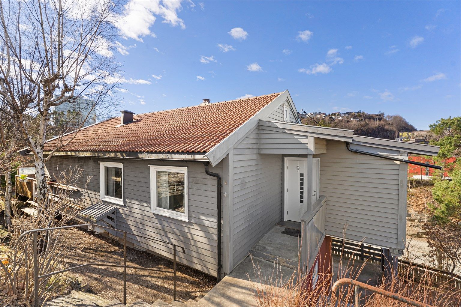 Klassisk enebolig med stor solrik tomt innerst i blindgate 