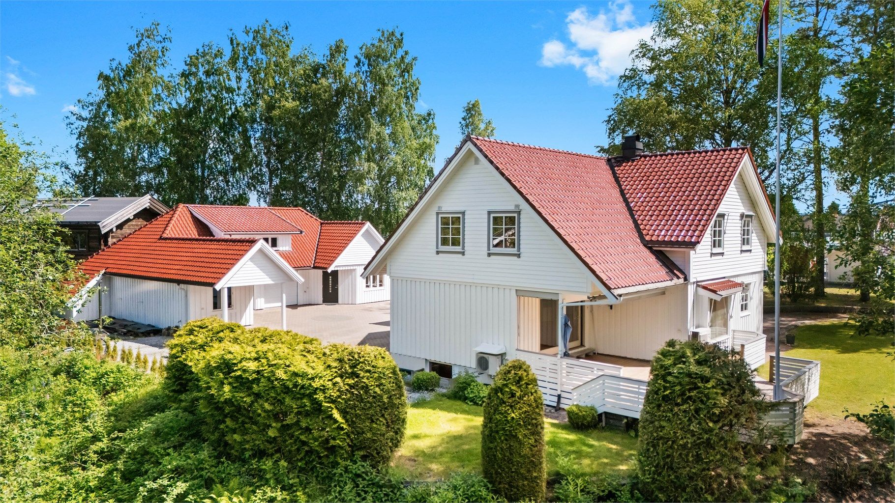 Eiendomsmegler Krogsveen v. Frida Tørrishaug har gleden av å presentere Svarverudvegen 230!