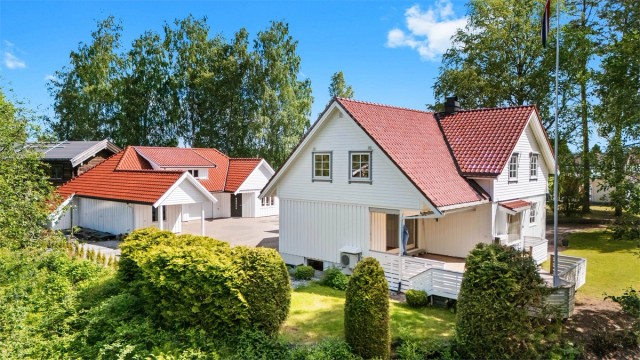 Eiendomsmegler Krogsveen v. Frida Tørrishaug har gleden av å presentere Svarverudvegen 230!