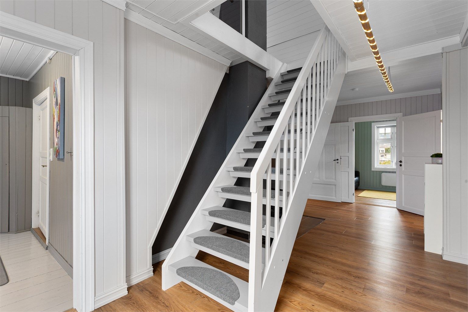 Gang med trapp til loftetasjen