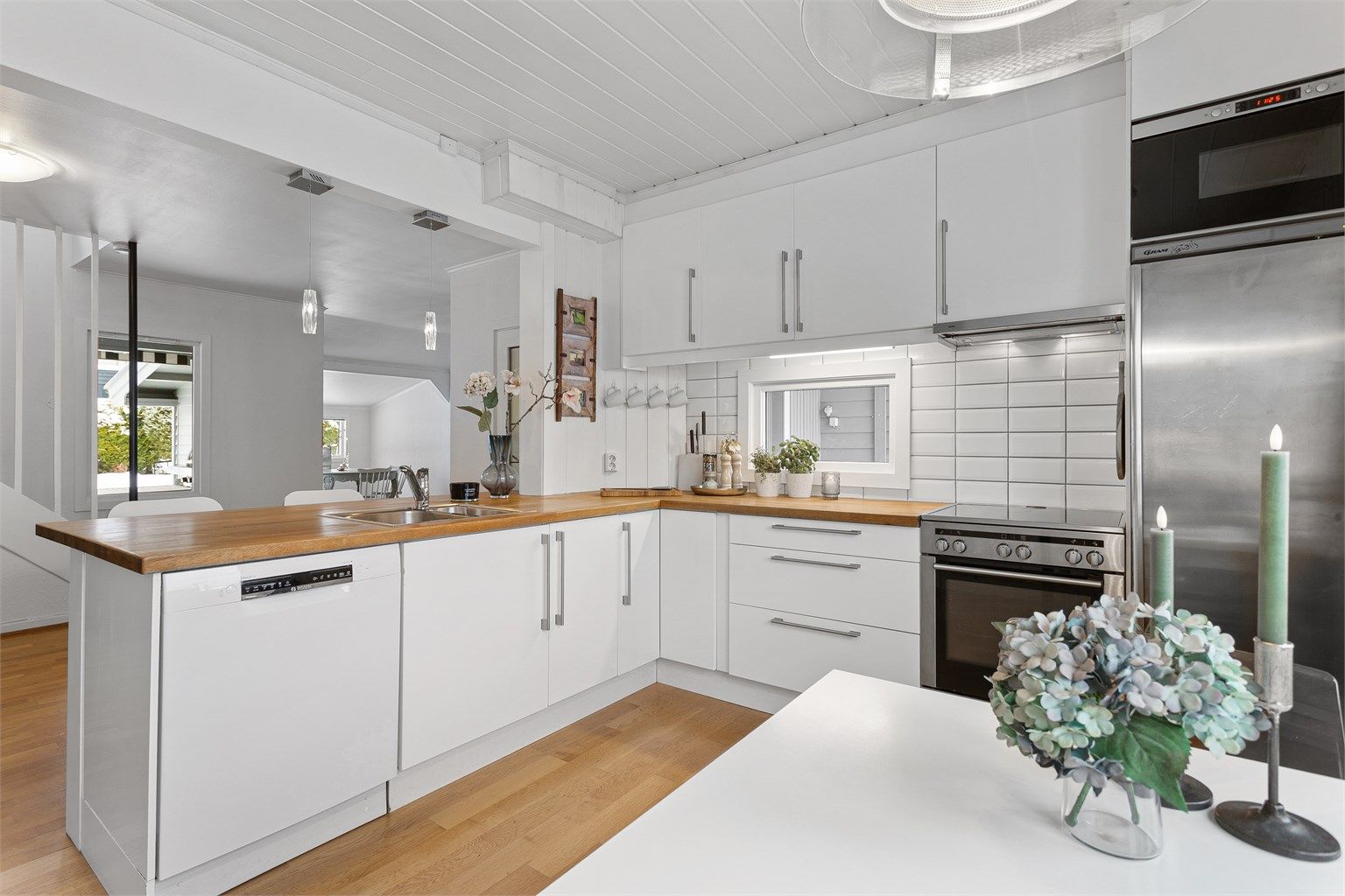 Plass til frittstående komfyr, oppvaskmaskin og kjøleskap