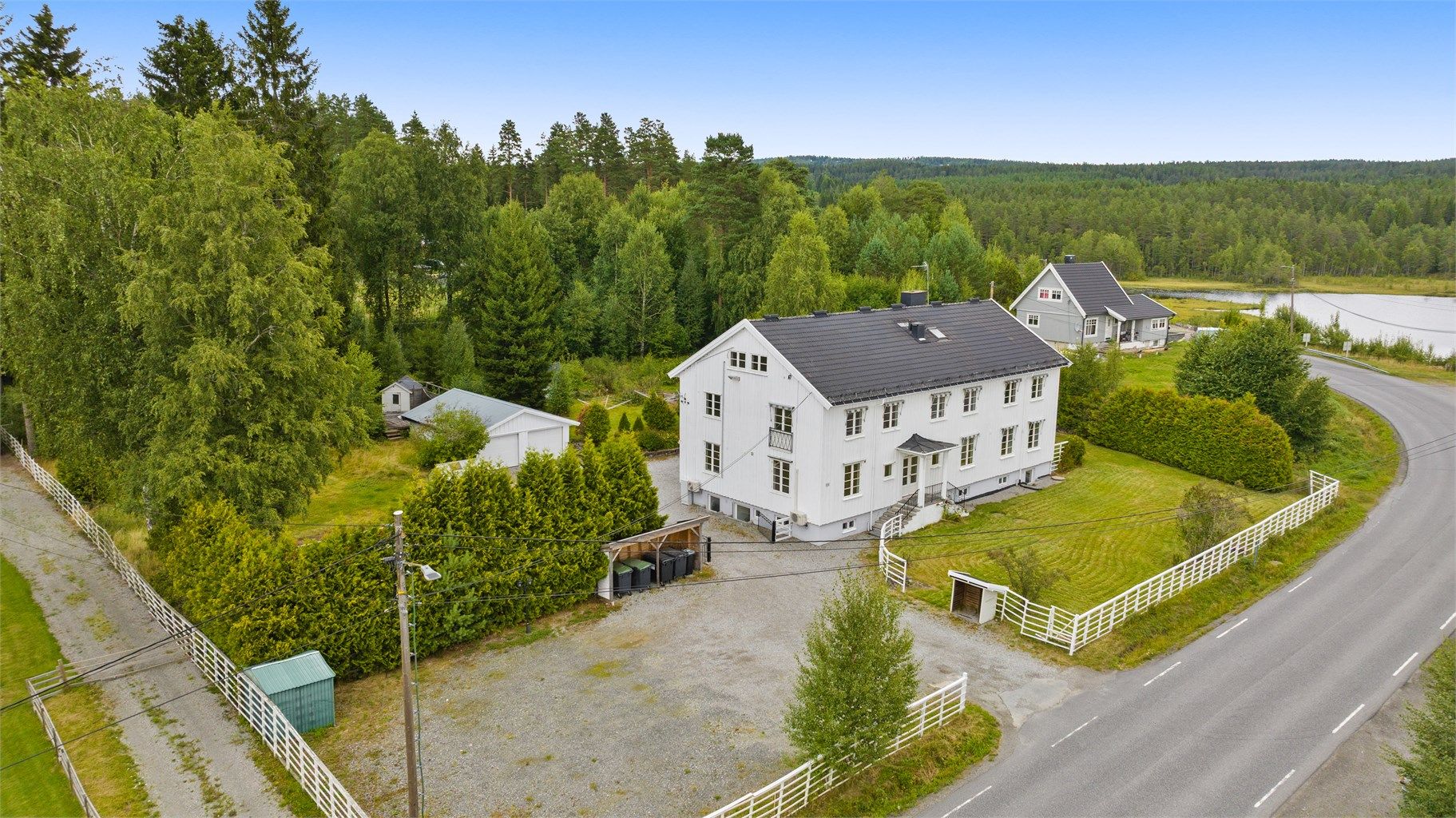 En historisk og innholdsrik eiendom, opprinnelig direktørbolig for Eidsvoll Almenning