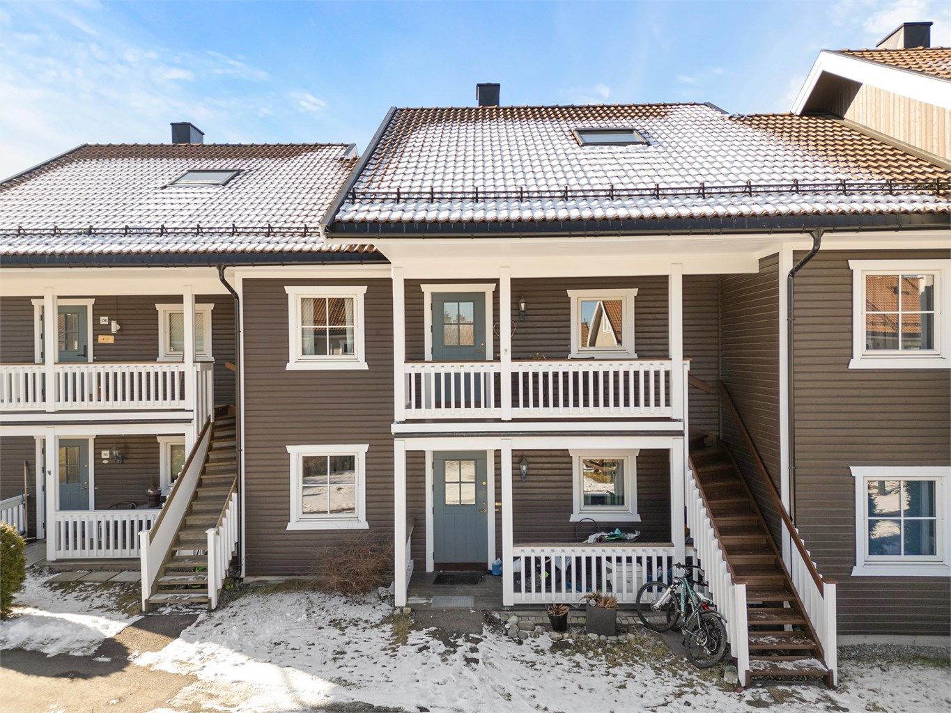 En flott 5-roms selveierleilighet over to etasjer på Neskollen. 