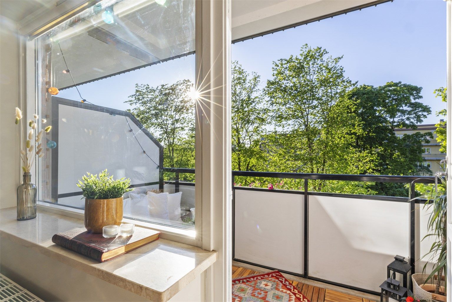  Selger opplyser om sol på balkongen ca. kl. 17 til 21 om sommeren.