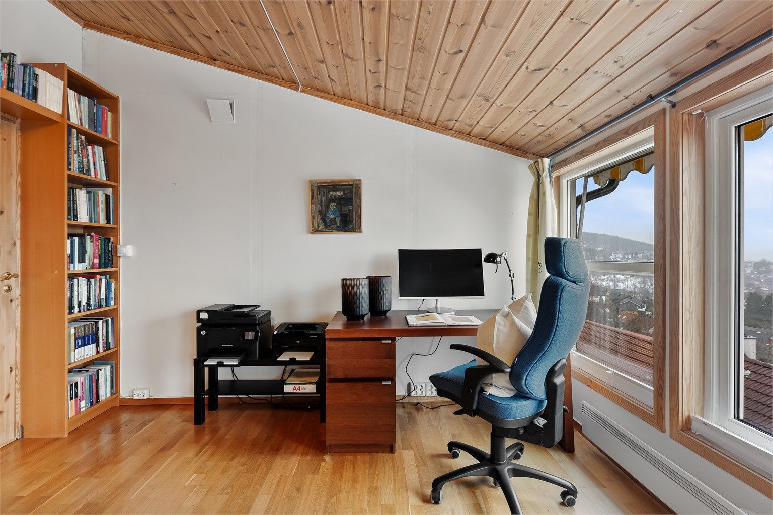 Rommet er av god størrelse med flere innredningsmuligheter