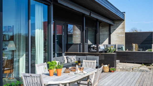 De solrike terrassene gir perfekte soner for både ro og sosiale øyeblikk