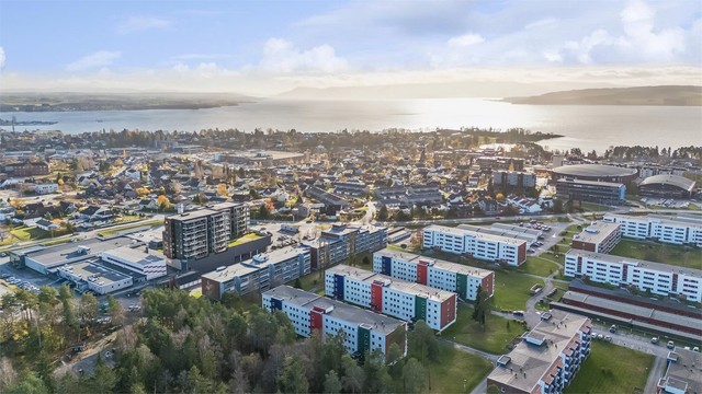 Boligområdet er skjermet og preget av rolige omgivelser, uten gjennomgangstrafikk.