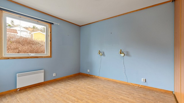 Soverom 1med skyvegarderobe